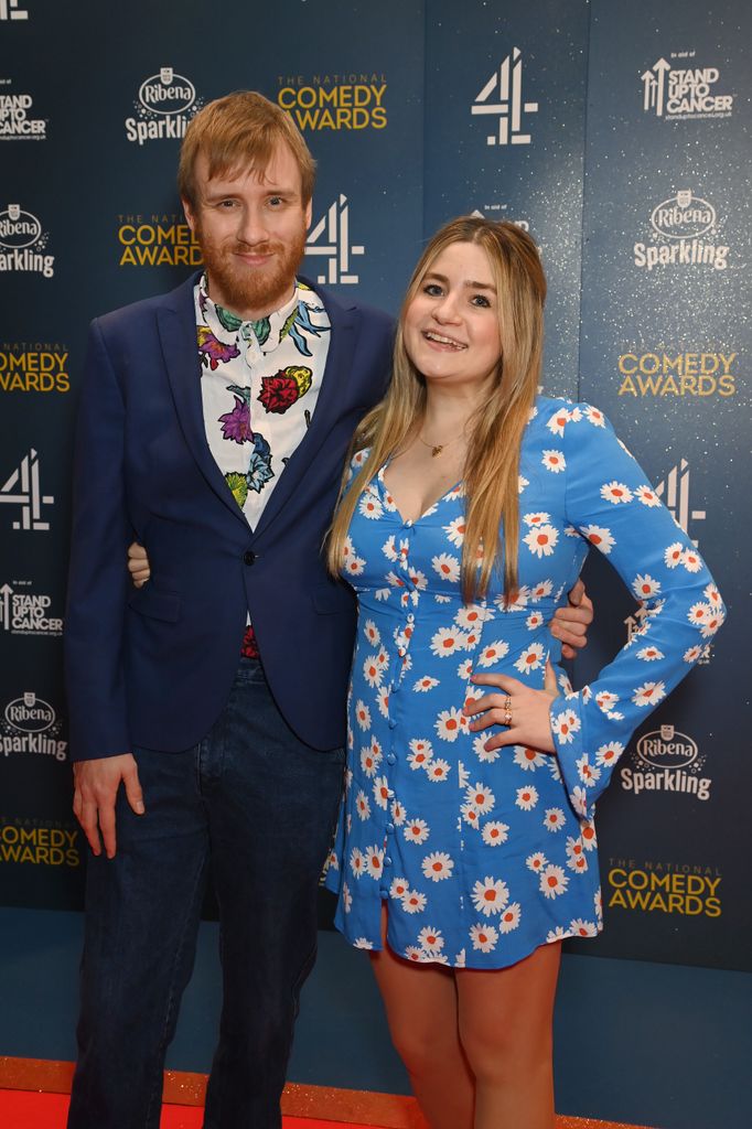 Bobby Mair et Harriet Kemsley assistent aux « National Comedy Awards for Stand Up To Cancer diffusés sur Channel 4 et All 4 » le 2 mars 2022 à Londres, en Angleterre. (Photo de Dave J. Hogan/Getty Images)