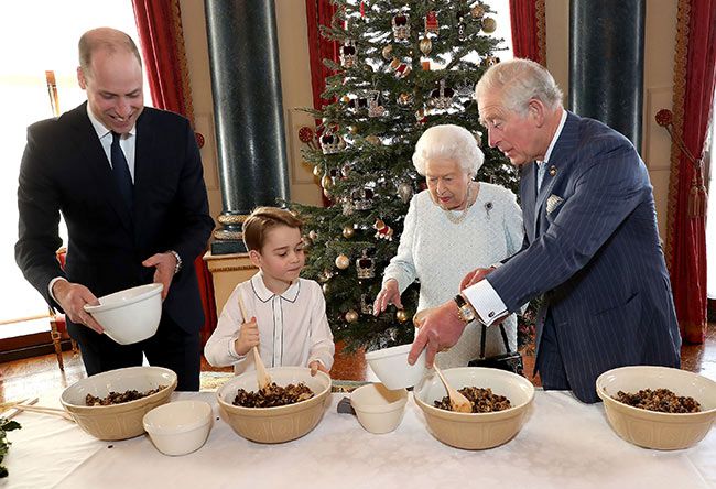 queen christmas pudding 2