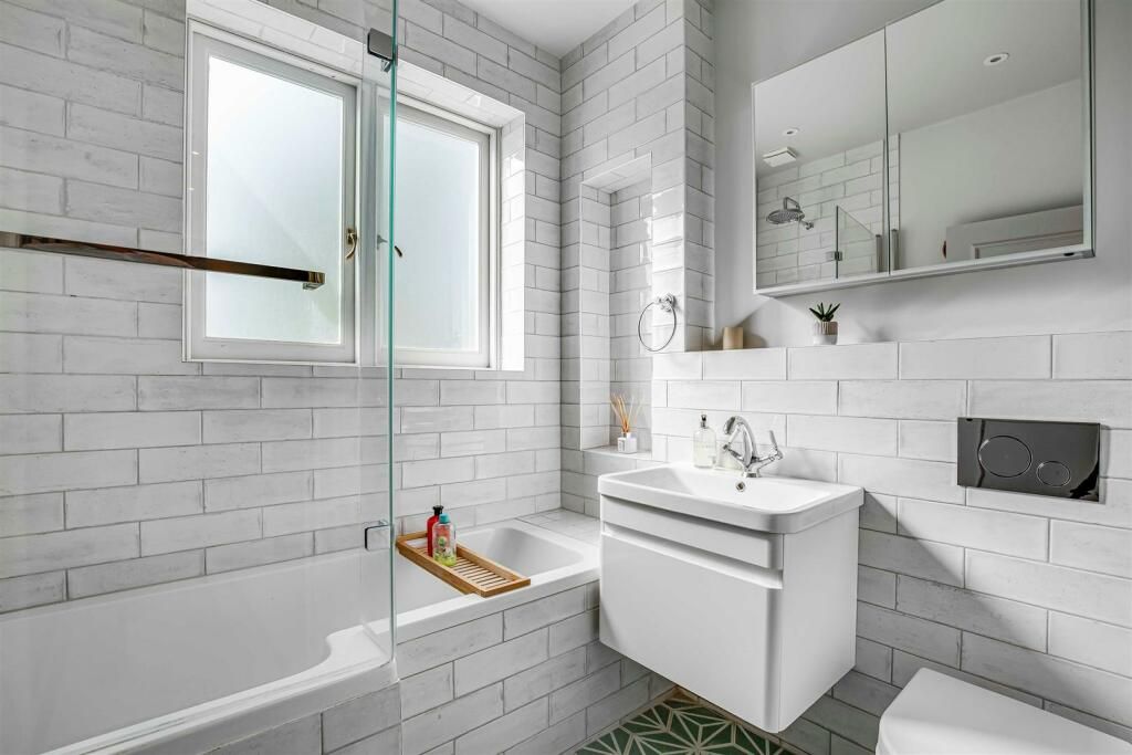 grey bathroom