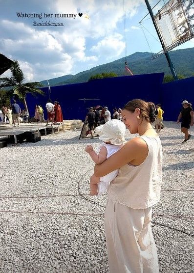 La cousine de Michelle Keegan a partagé un joli instantané de Palma en regardant sa mère au travail