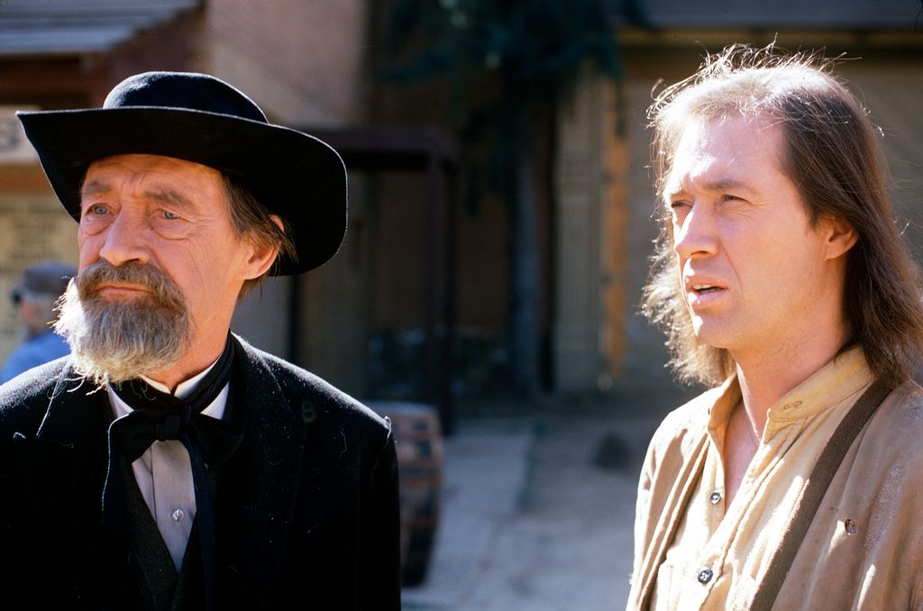 Lizzie McGuire et la star de La Revanche des Nerds, Robert Carradine, sont morts à 71 ans 3 John et David Carradine sur le Kung Fu en 1974