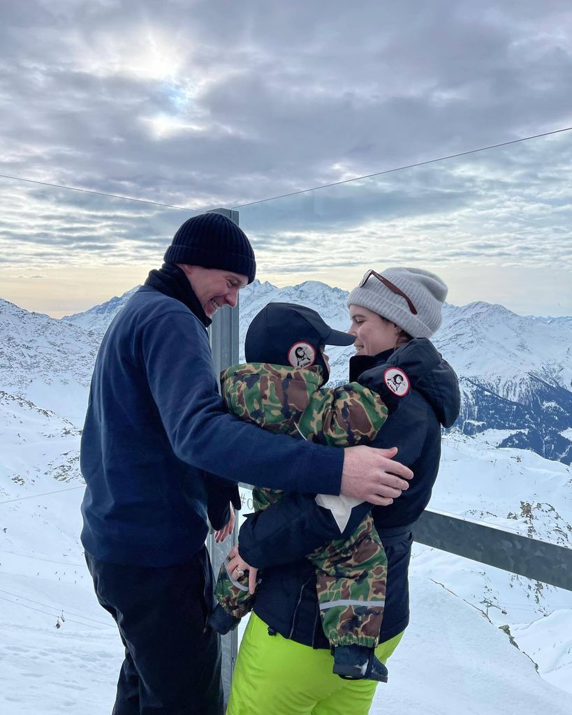 Zara et Mike Tindall font profil bas lors d'une escapade à mi-parcours avec 3 enfants 5 La princesse Eugénie et Jack Brooksbank profitent de vacances au ski