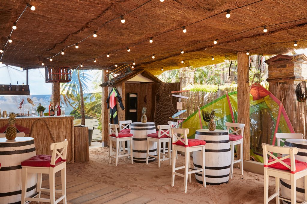 montague on the beach bar