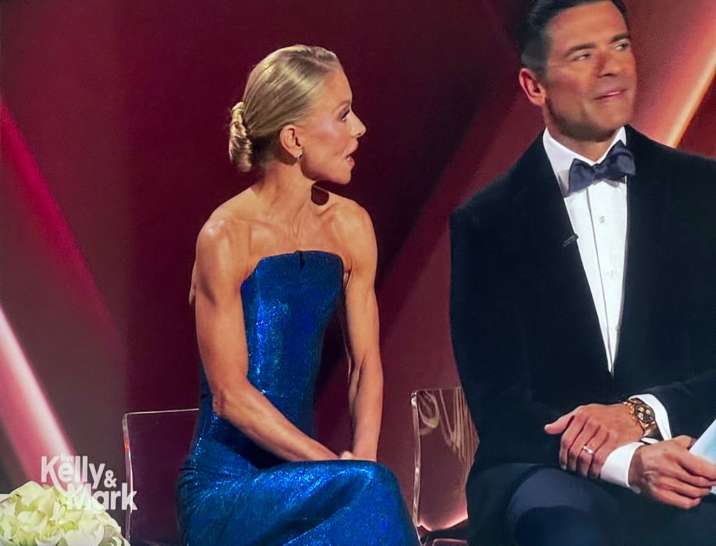 Foto Kelly Ripa di Live With Kelly & Mark selama liputan Oscars mereka