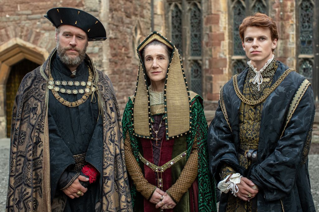 Elliot Cowan (King Henry), Harriet Walter (Margaret Beaufort), Ruairi O'Connor (Prince Harry) - The Spanish Princess