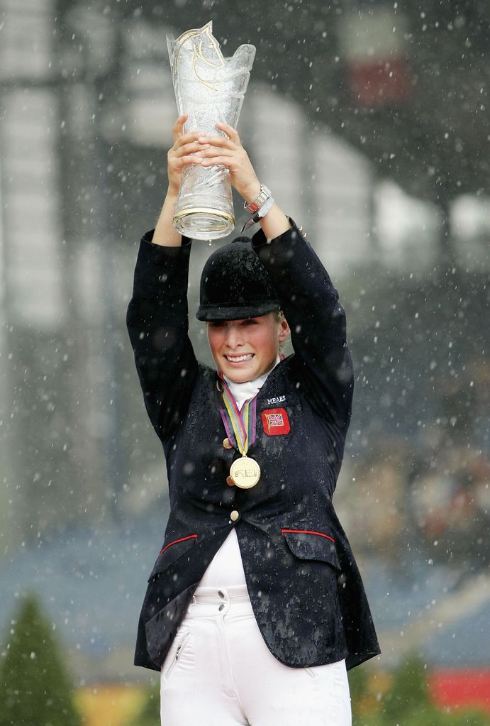 Zara Tindall lifts the trophy as she becomes World Champion, 2006