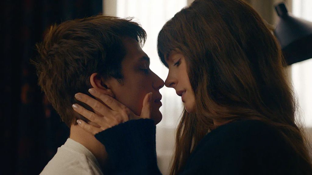 Anne Hathaway and Nicholas Galitzine as Solene Marchand and Hayes Campbell in The Idea of You