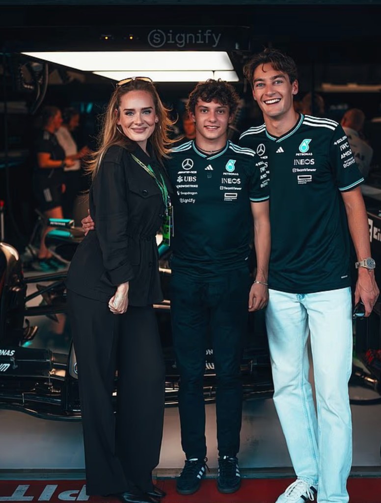 Adele makes rare appearance