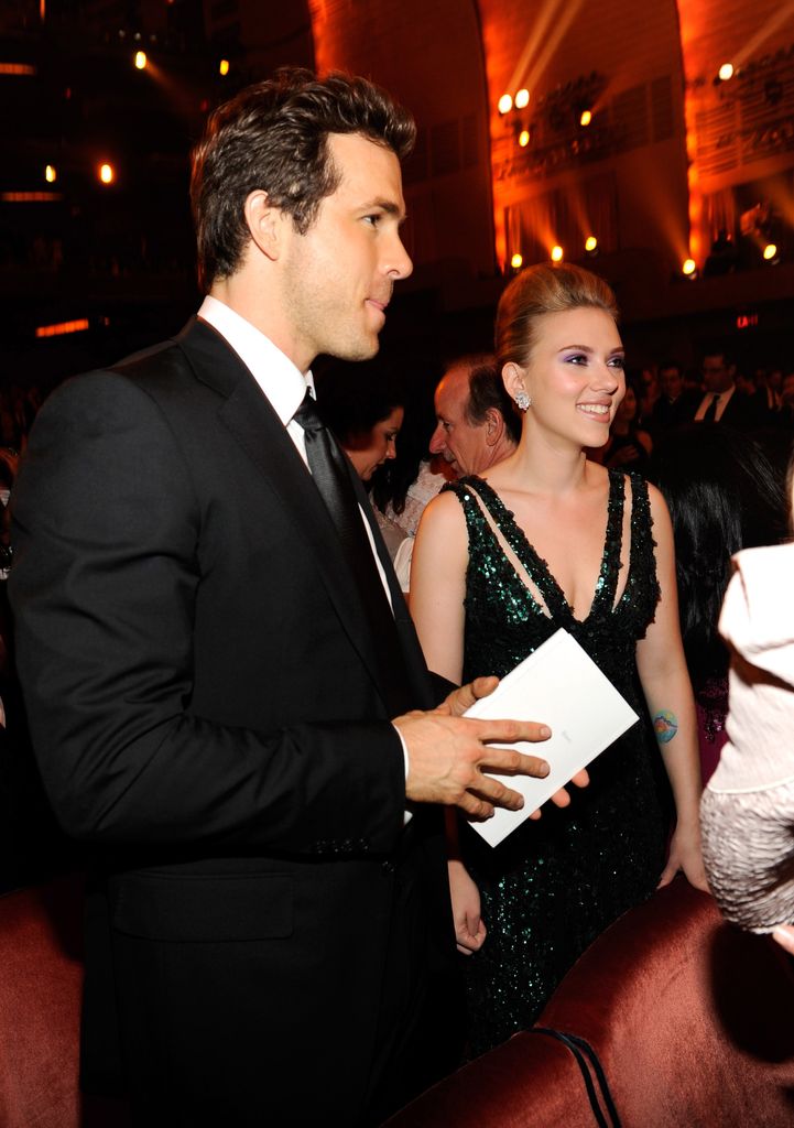 Ryan Reynolds et Scarlett Johansson dans le public de la 64e édition des Tony Awards au Radio City Music Hall le 13 juin 2010 à New York.