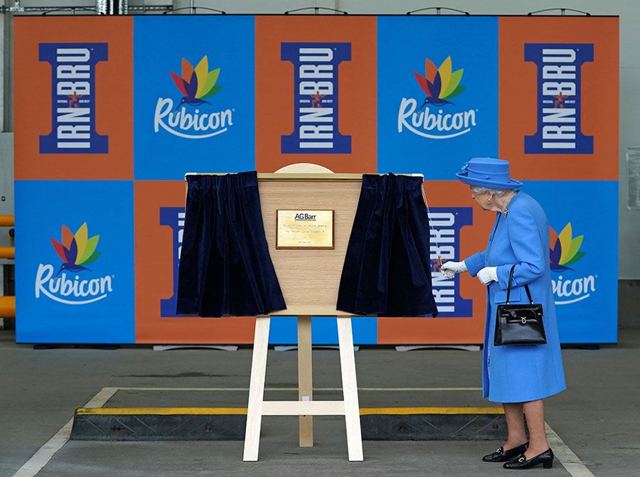 queen unveils plaque irn bru factory