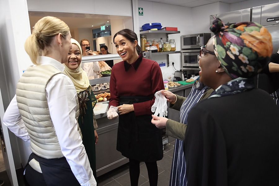 meghan markle gloves cooking hubb