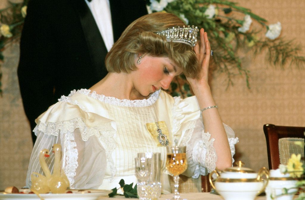 Princess Diana Adjusting Her Tiara During Banquet In New Zealand