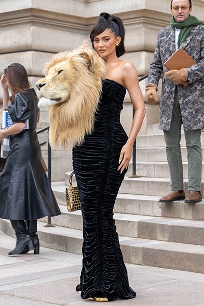 Kylie Jenner Wears Schiaparelli Lion Head Dress