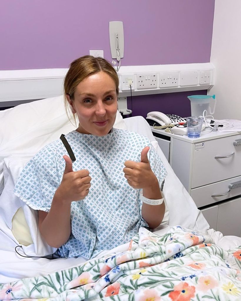 Amy Dowden giving a thumbs up from her hospital bed