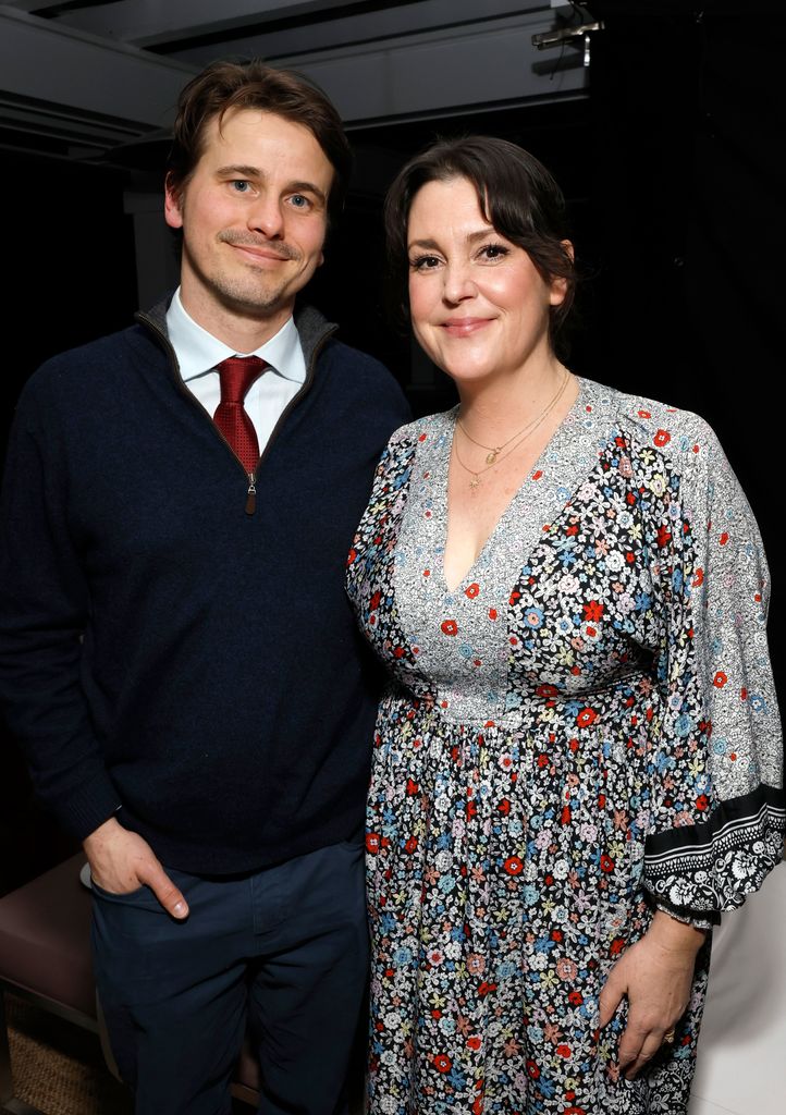 Jason Ritter and Melanie Lynskey attend Concert For America 2025 - Los Angeles on January 20, 2025 in Studio City, California