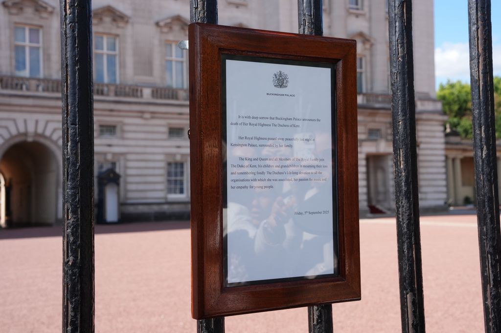 A notice on the gates of Buckingham Palace announcing the death of the Duchess of Kent