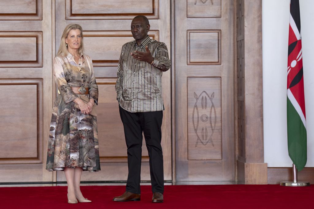 Le président du Kenya William Ruto avec la duchesse d'Édimbourg à la State House à Nairobi, le premier jour de sa visite au Kenya