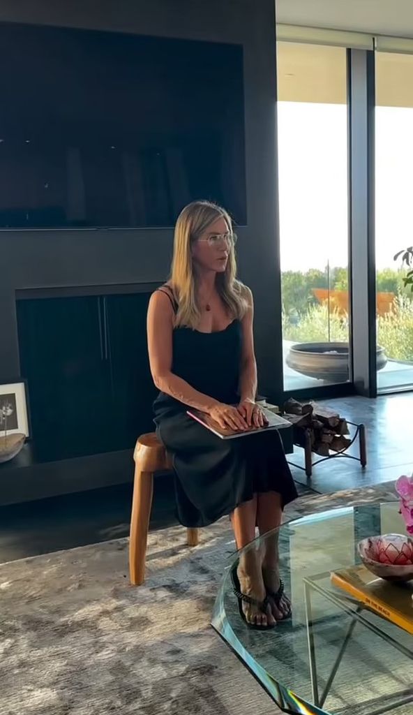 jennifer aniston living room inside bel air mansion