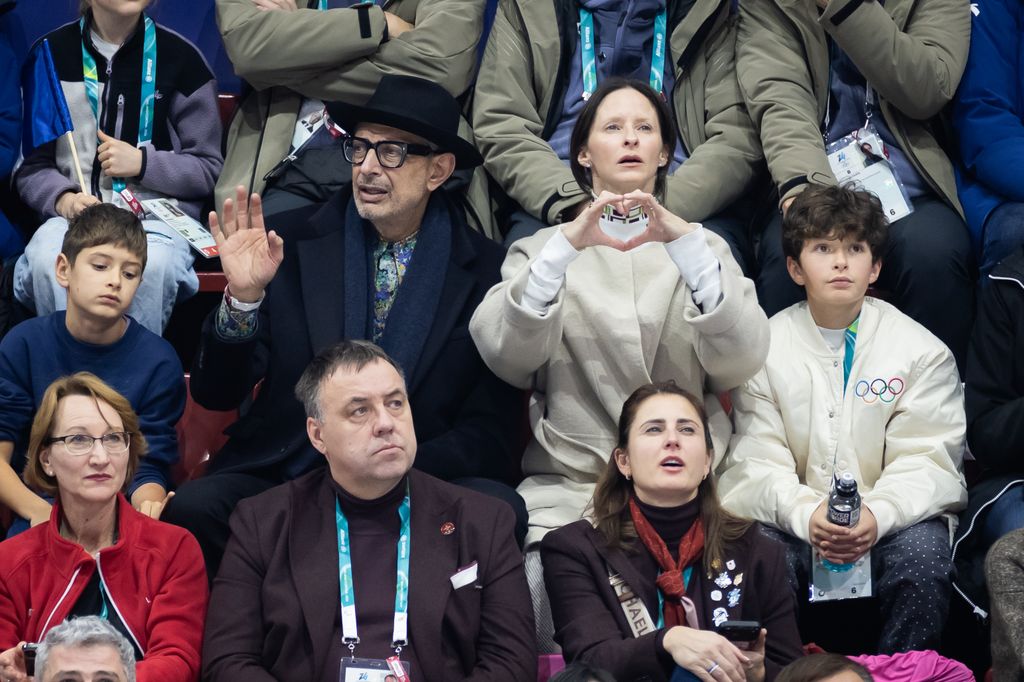 Jeff Goldblum et son épouse Emilie Livingston assistent au patinage individuel masculin