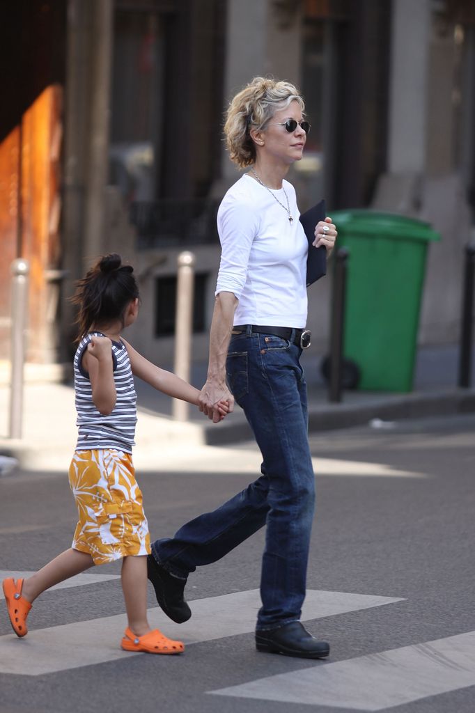 meg ryan and daughter daisy holding hands