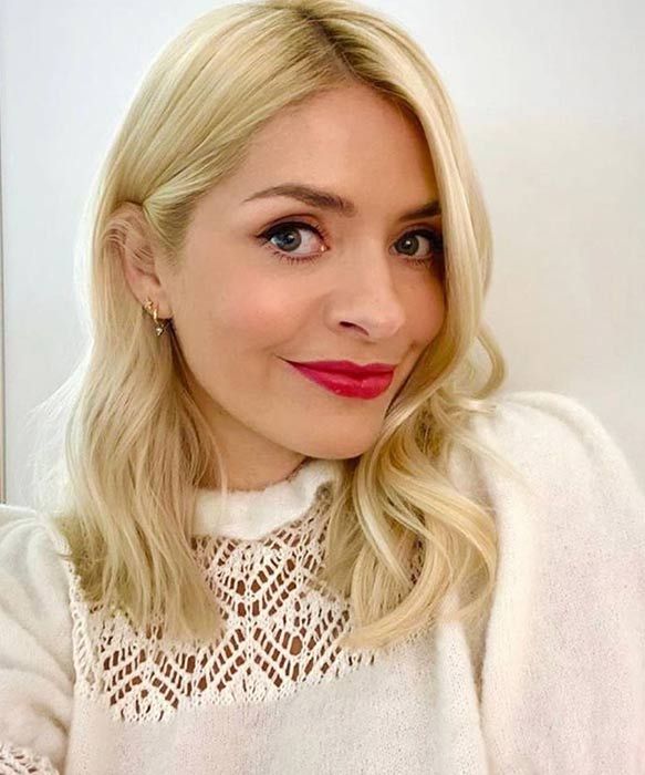 holly willoughby selfie