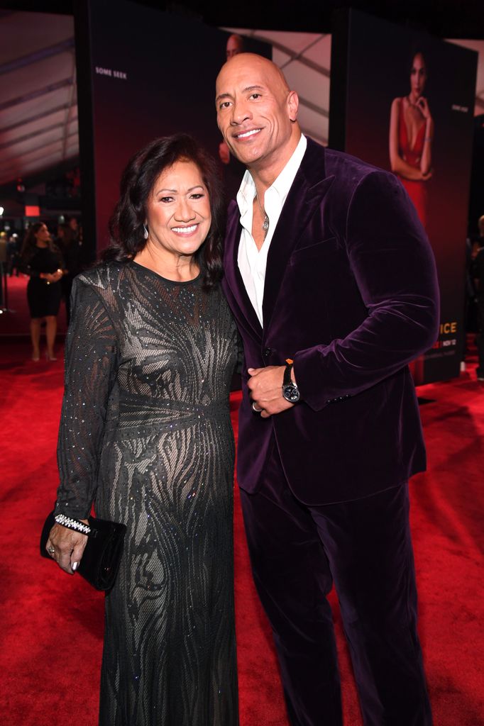 photo of dwayne jonhson and his mom ata on red carpet