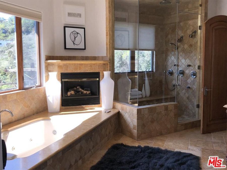 6 Eva Longoria bathroom
