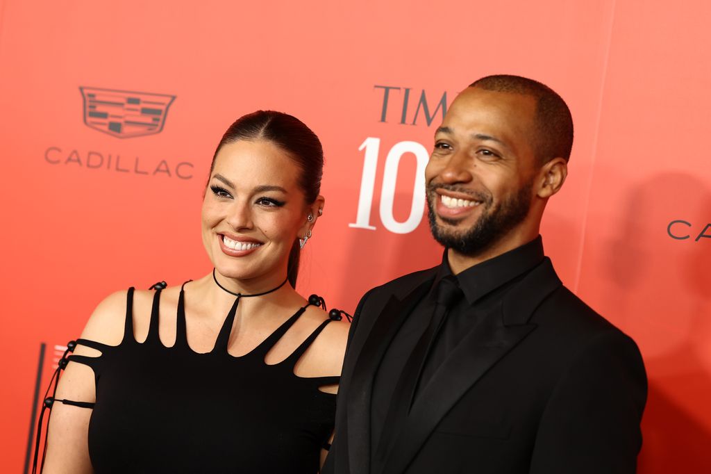 NEW YORK, NEW YORK - 26 AVRIL : Ashley Graham et Justin Ervin assistent au gala Time100 2023 au Jazz au Lincoln Center le 26 avril 2023 à New York. (Photo par Arturo Holmes/WireImage)