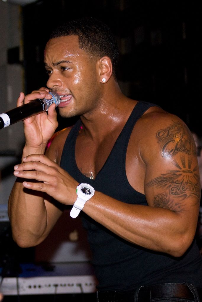Vaughn Anthony sings at the 'John Legend Presents Vaughn Anthony' Concert, 2009