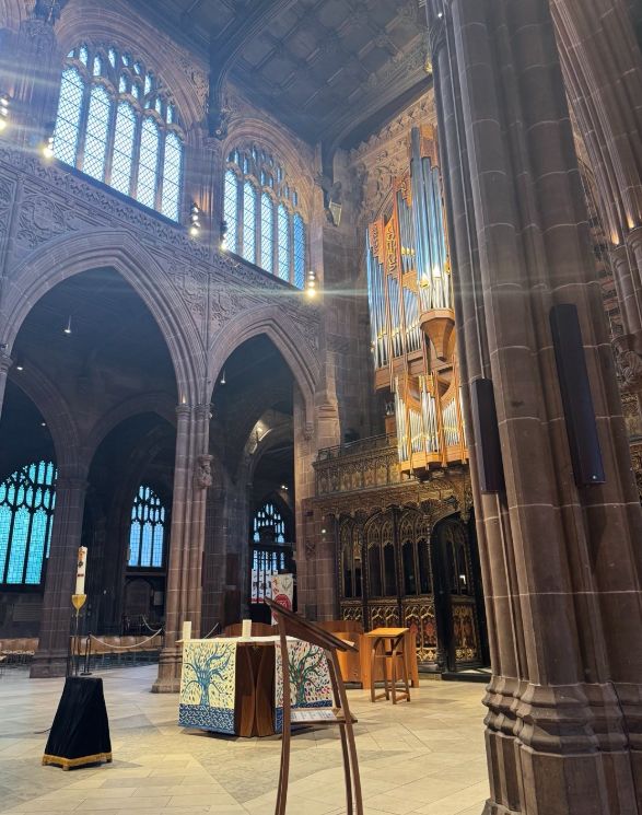A ninterior shot of Manchester Cathedral