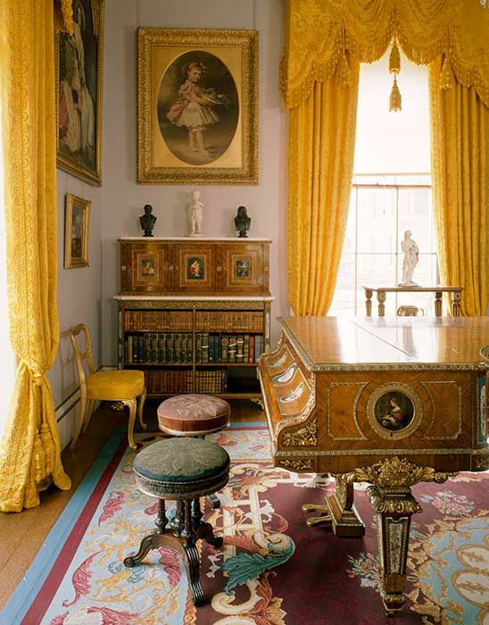 the queen house piano