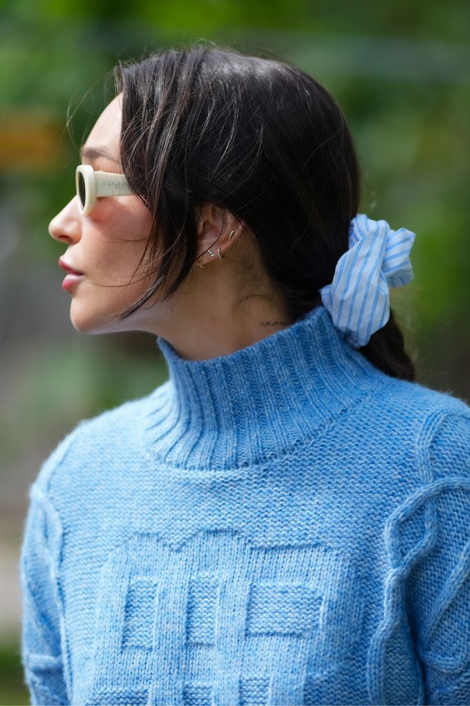 90s hairstyles back in style today scrunchie