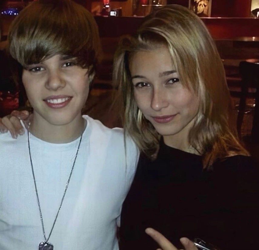 First photo of Justin Bieber meeting Hailey Bieber backstage