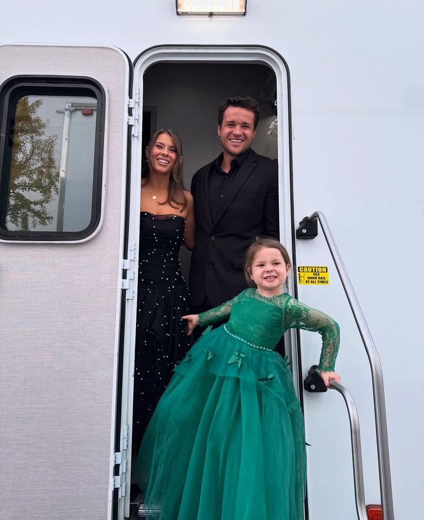 grace powell bindi irwin chandler powell dwts