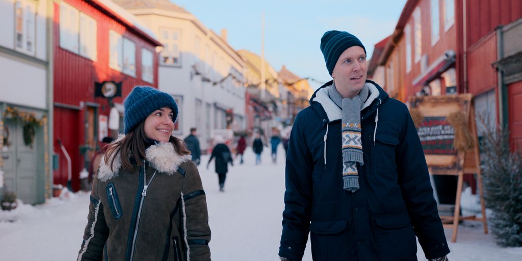 Still image of Ida Elise Broch and Oddgeir Thune walking down a street in Home for Christmas