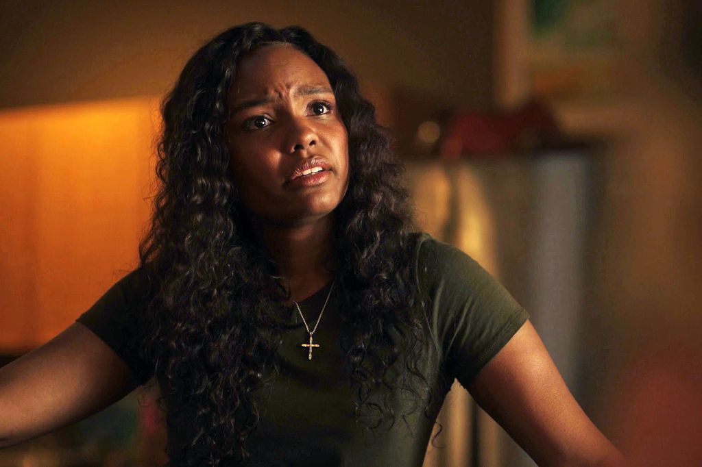 Sierra McClain como Grace Ryder en 911: Lone Star