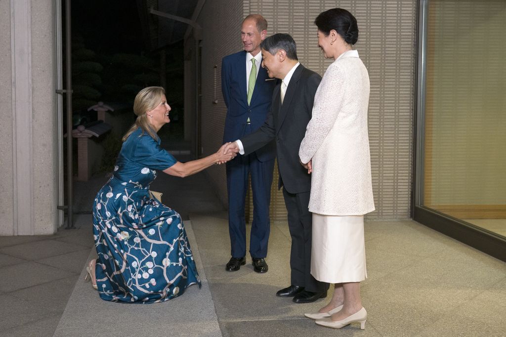 The Duchess showcased her impressive curtsey