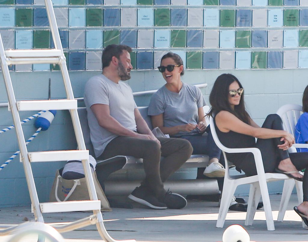 ben affleck and jennifer garner laughing 