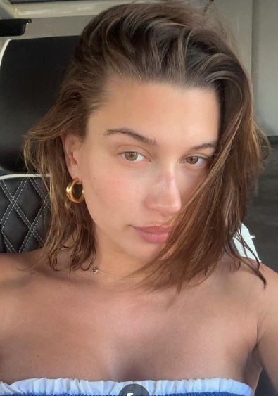 Hailey debuts her pregnancy glow