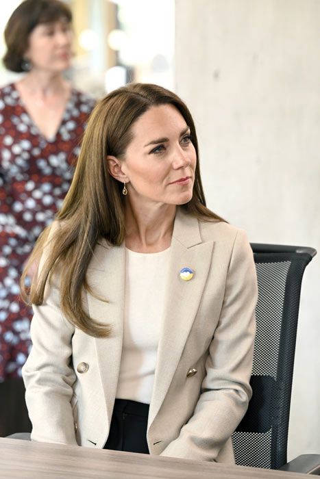 Kate Middleton looks slick and stylish in blazer and fitted trousers ...