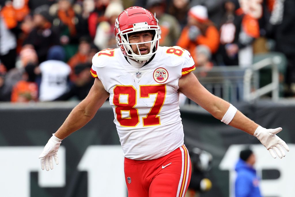 Travis Kelce #87 of the Kansas City Chiefs celebrate after catching a 3-yard pass for a touchdown in the first quarter of the game against the Cincinnati Bengals