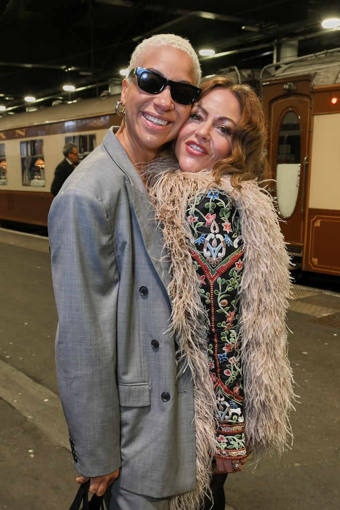 Cush Jumbo et Jaime Winstone sont montés à bord du train pour un après-midi de divertissement