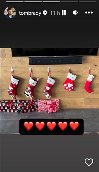 Tom Brady hangs up his childrens stockings