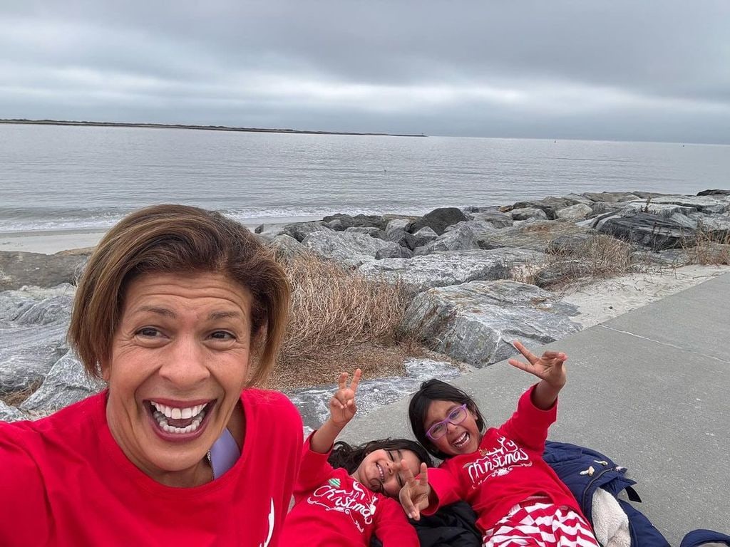 Hoda spends Christmas with her daughters