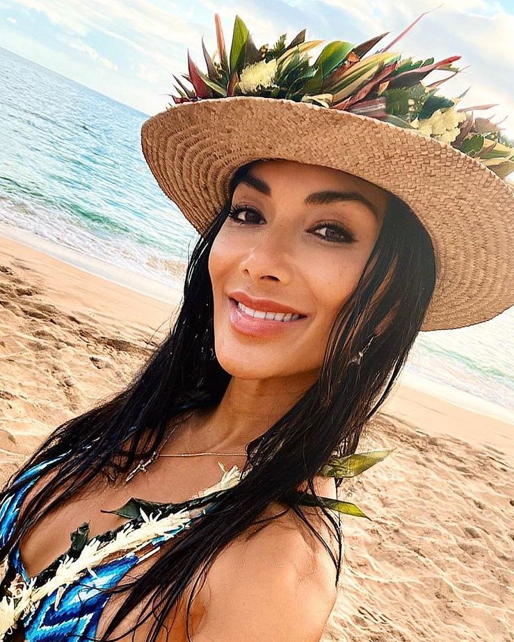 nicole scherzinger bikini on beach hawaii