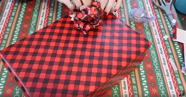 gift wrapping handmade bow