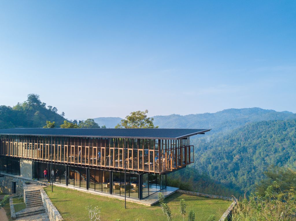 A five-night luxury wellness retreat stay in the Sri Lankan hills from Santani Nomatic 