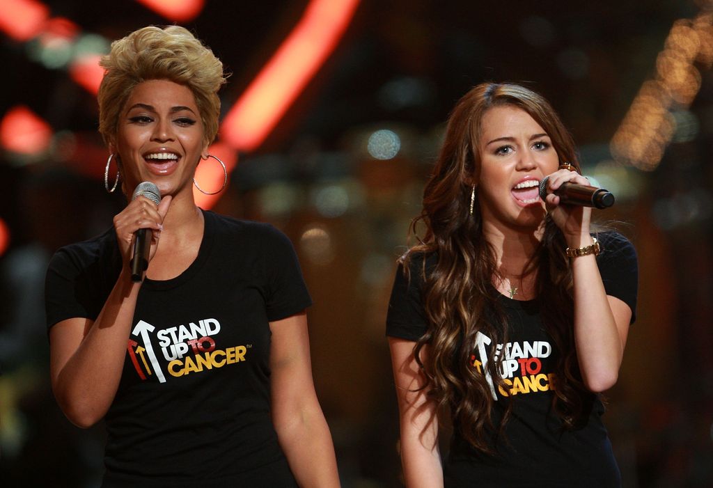 Beyonce and Miley Cyrus perform on stage during the Conde Nast Media Group's Fifth Annual Fashion Rocks at Radio City Music Hall on September 5, 2008 in New York City.