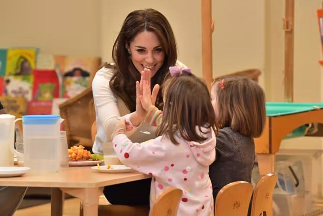 kate middleton meeting kids