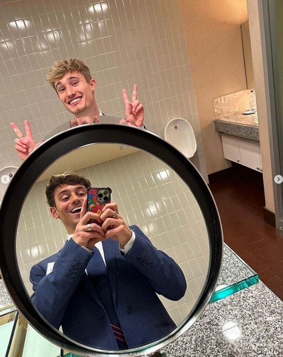 tom daley toilet selfie